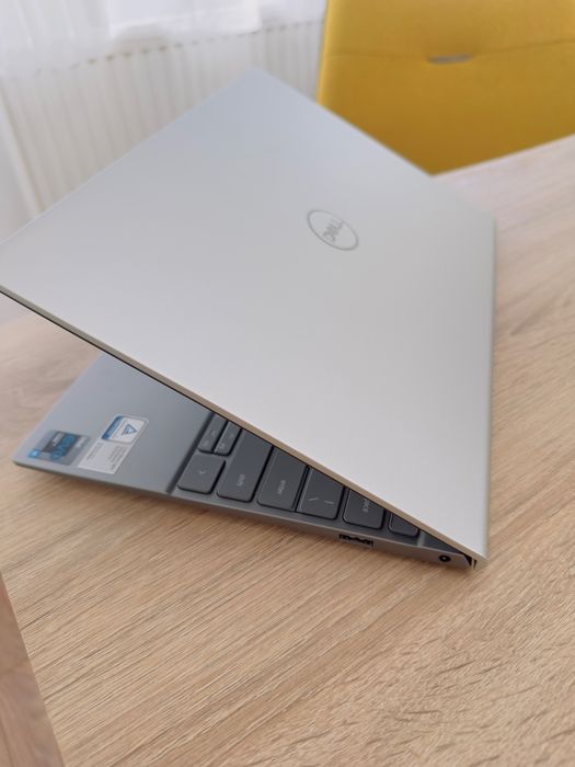 Dell Inspiron 13 5310 i7-11390H,16GB RAM,SSD 512GB Ultracompact