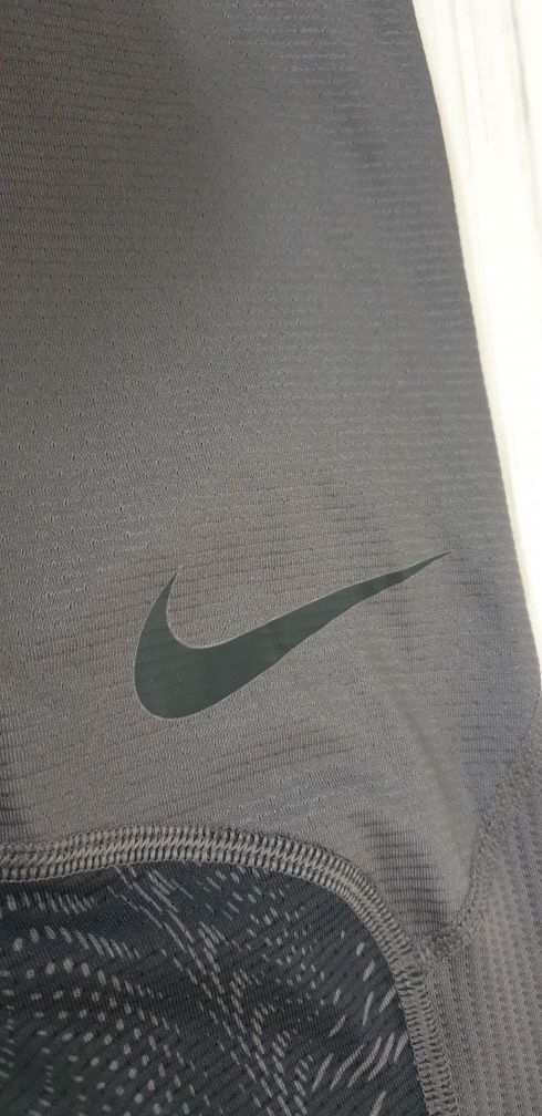 Nike Pro Combat HyperCool Mens Size M / L НОВО! ОРИГИНАЛ! Мъжки Клин!