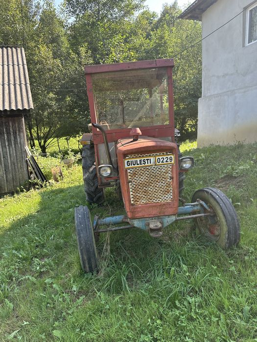 Tractor Carraro plus remorcă
