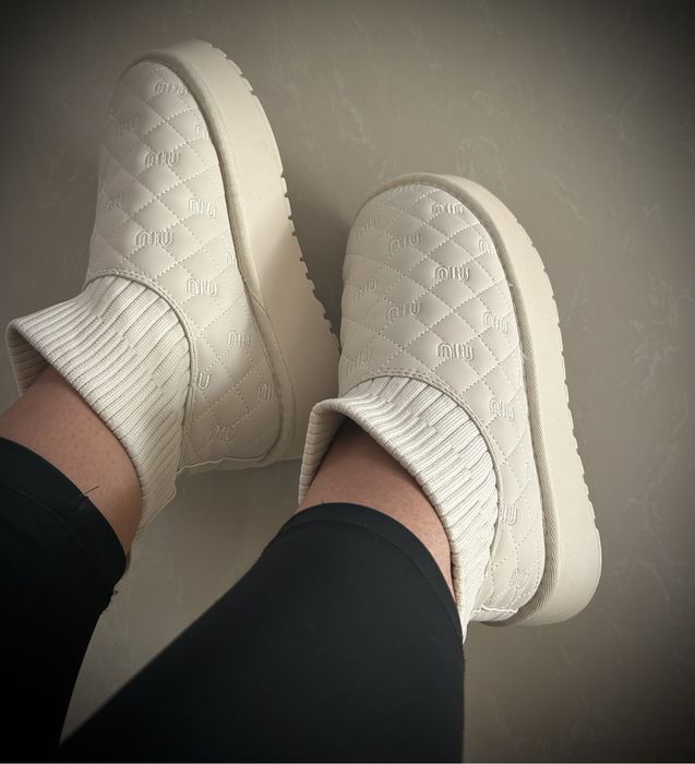 Ghete stil UGG cu ciorap