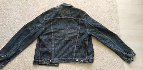 Vand haina blugi produs de calitate stare perfecta,