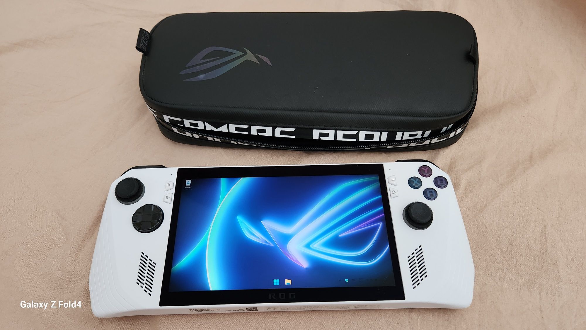 Преносима конзола Gaming ROG ALLY Z1 Extreme, 16GB LPDDR5, SSD 512GB