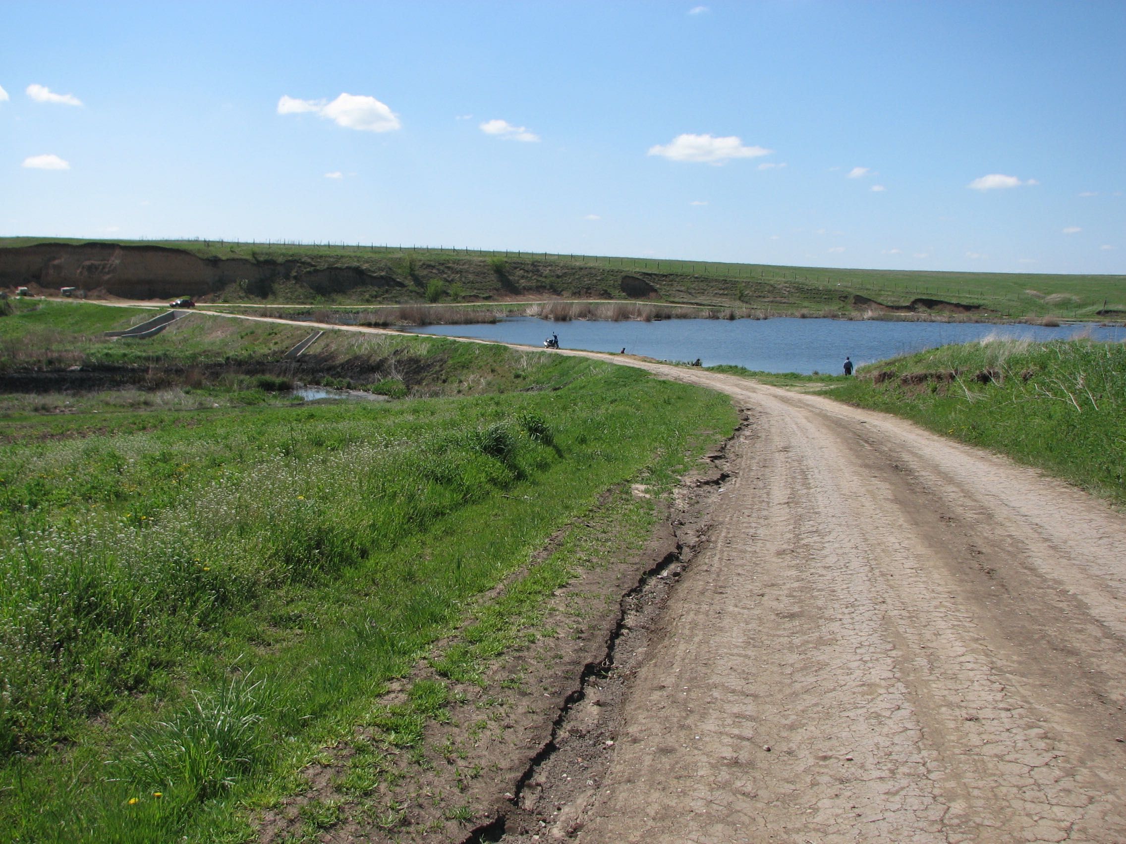 Vând 14.000mp 20 €/mp Petrăchioaia Lac pe o parte, drum pe cealaltă