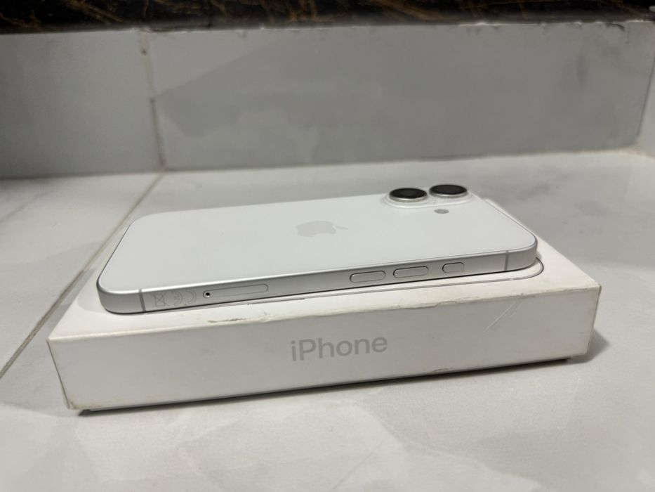 Iphone 16 / Alb / Ecran Fisurat/ 128Gb / 100% baterie