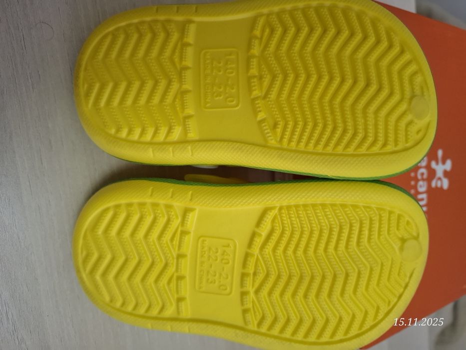 Papuci, noi, marimea 22