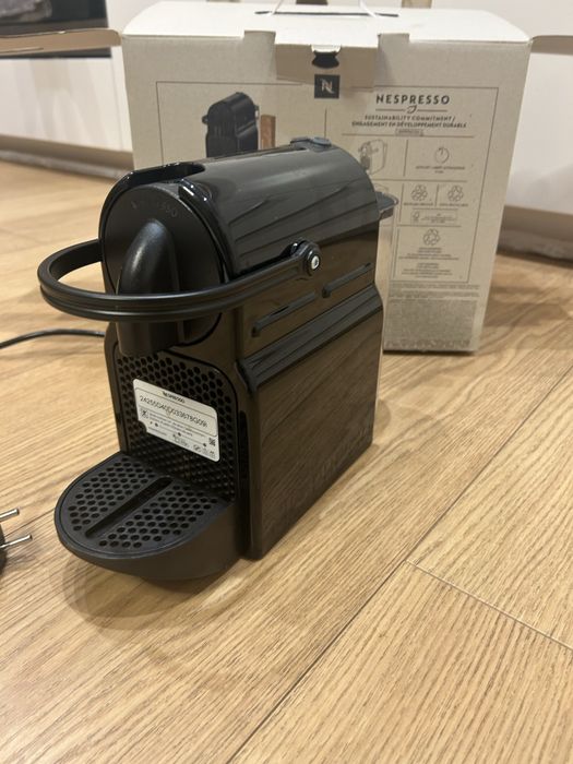Кафемашина “Nespresso Inissia”