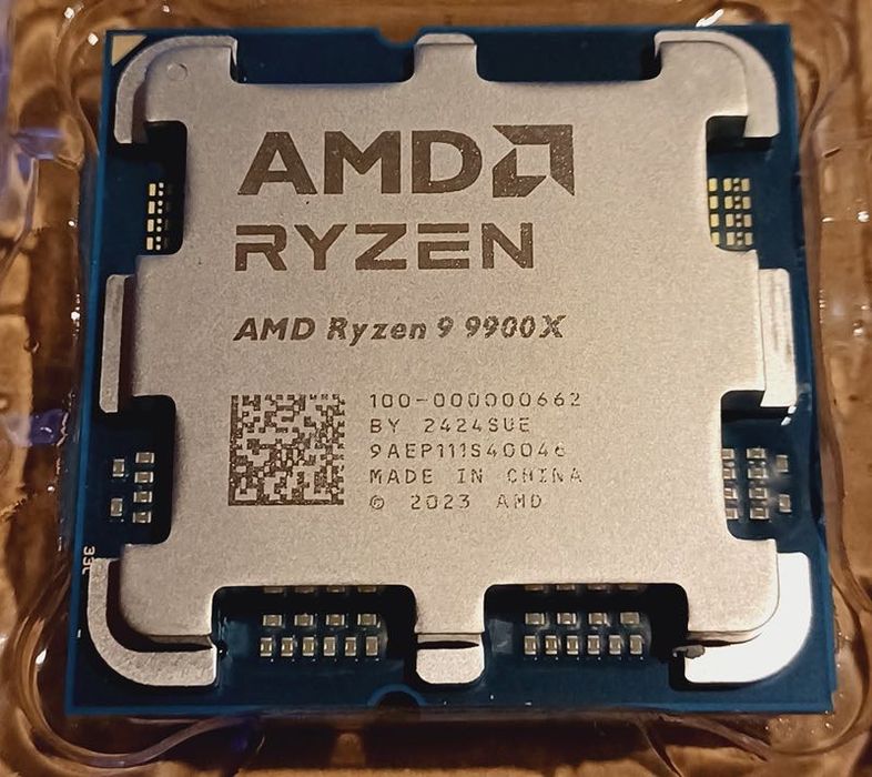 Procesor AMD Ryzen 9 9900X cu garantie eMAG pana in 2028