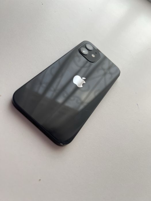 Продам телефон айфон 12