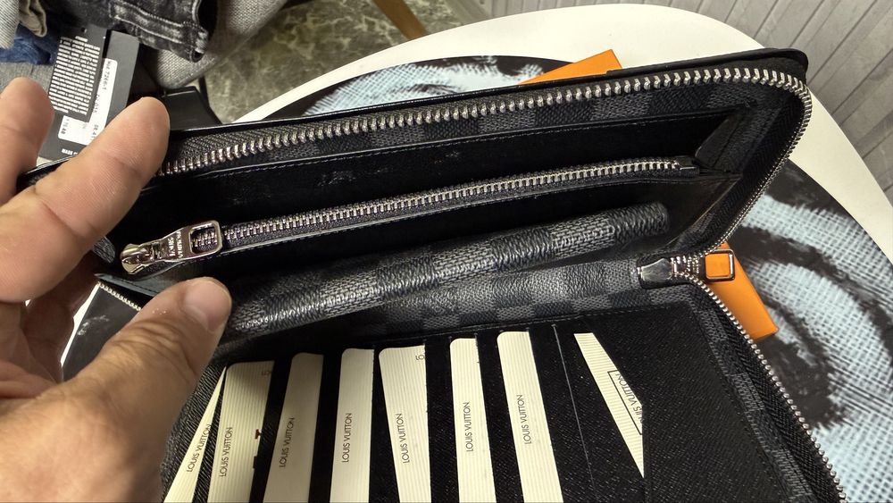 Goyard  Louis Vuitton