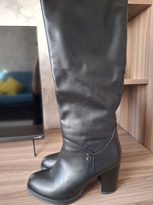 Продам женские сапоги