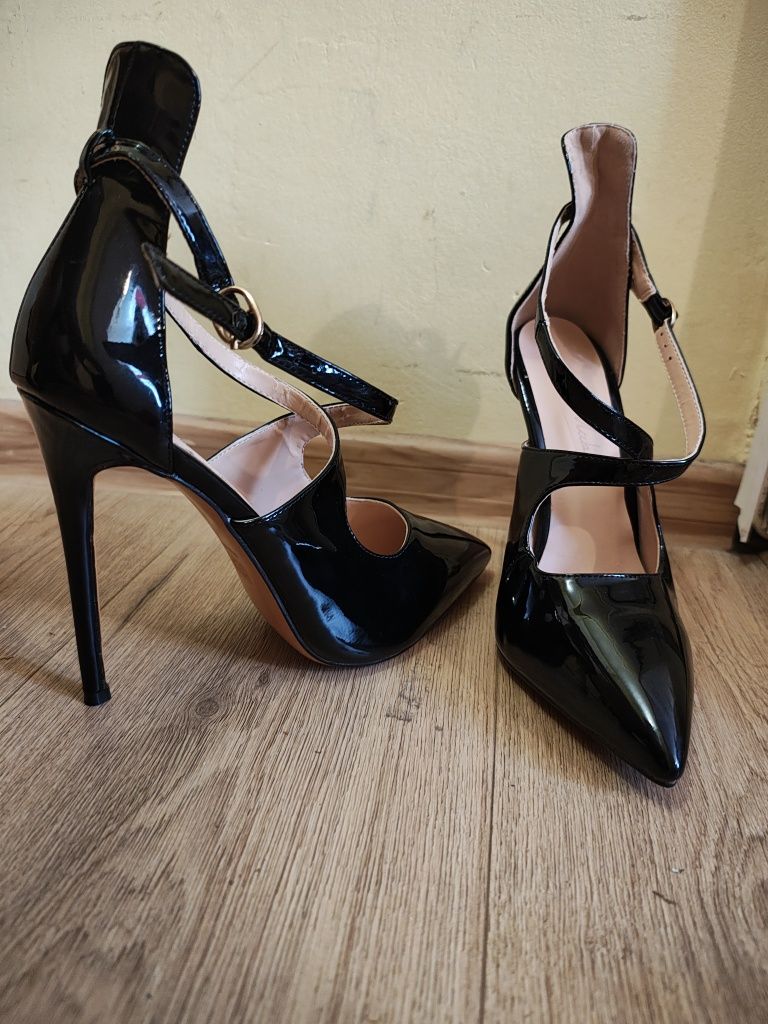 Pantofi stiletto decupați 41 noi