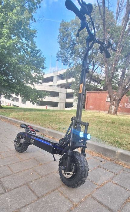 Trotinetă Dual Motor 2600W – 10 Inch, Suspensii Față-Spate, Bestială!