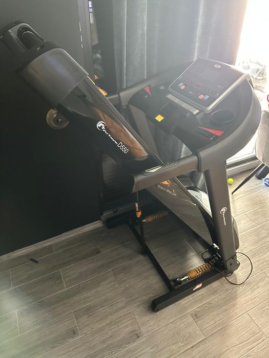 Bandă de Alergat Pliabilă FitTronic D550 - Excelentă pentru Acasă!