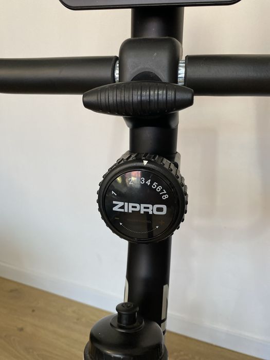 Bicicletă de apartament Zipro Boost volantă 7kg fitness cardio