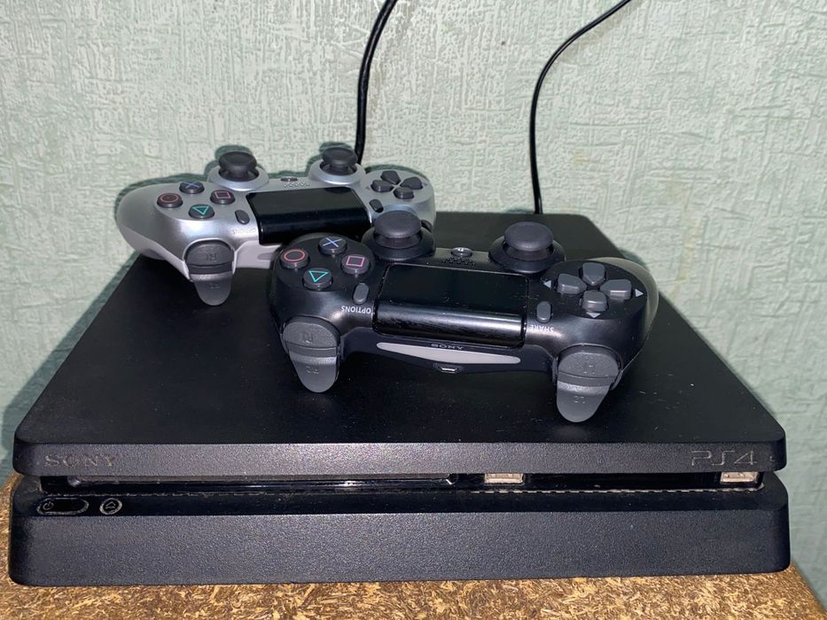 Play Station 4 slim