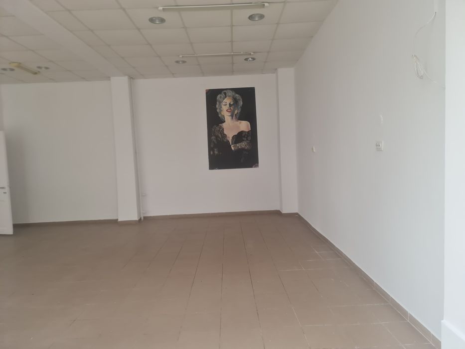 Ofer spre inchiriere spatiu comercial 40 m2 explanada Pascani