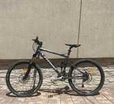 Bicicletă MTB Stevens cu suspensie față-spate – RockShox