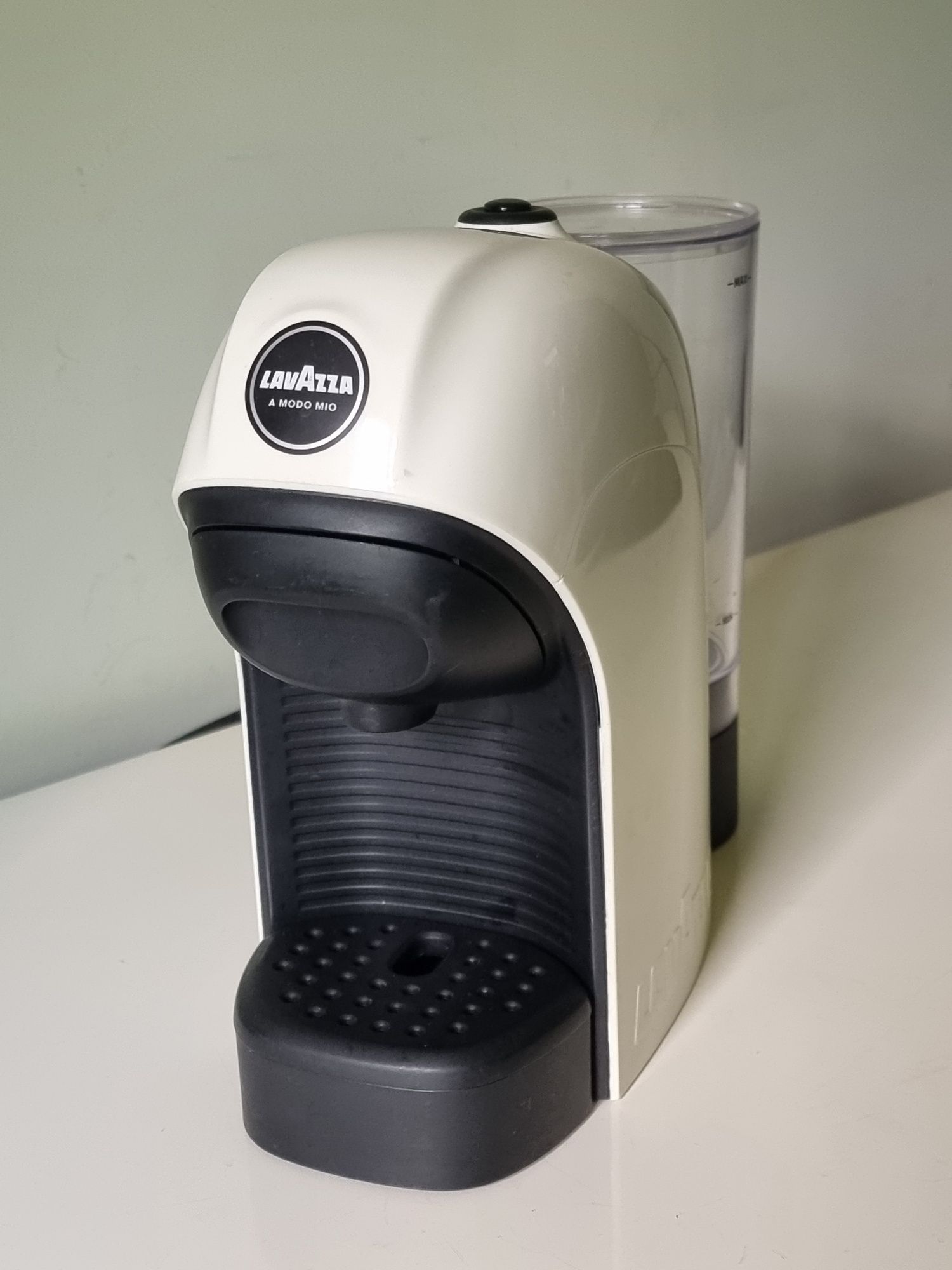 Lavazza A Modo Mio Tiny капсулна кафемашина