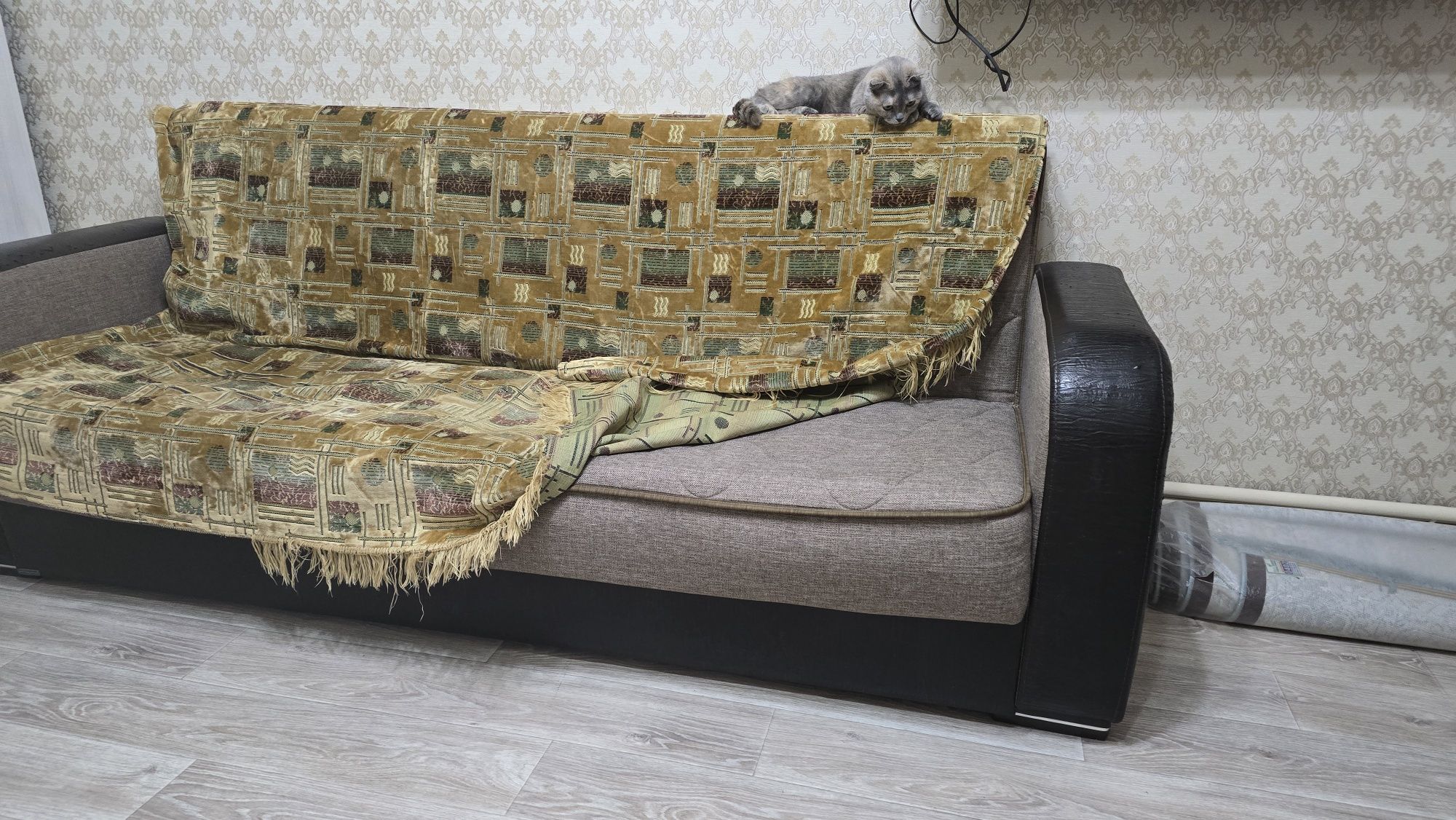 диван б/у. раскладной