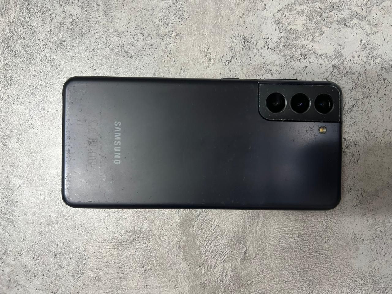 Samsung S21, черного цвета