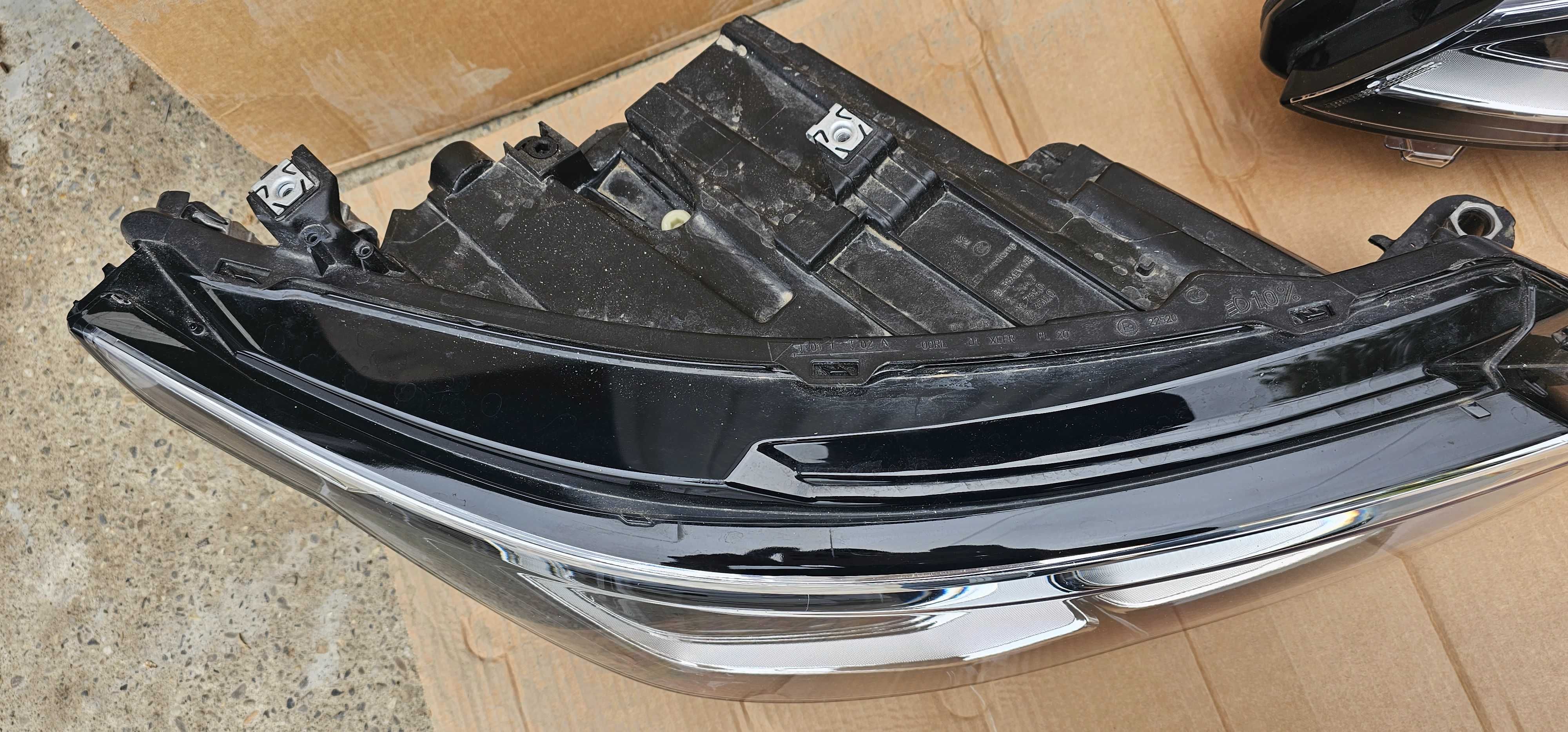 Far stanga / dreapta Full LED Vw Golf 8 2020 2021