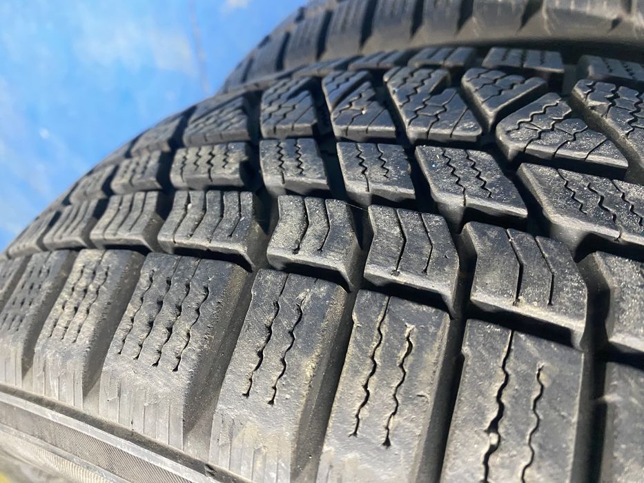 215 65 17 Kumho aproape Noi