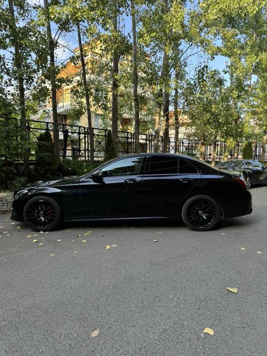 Mercedes C220d / AMG 6.3 s line / Keyless / Distronic / Head-up