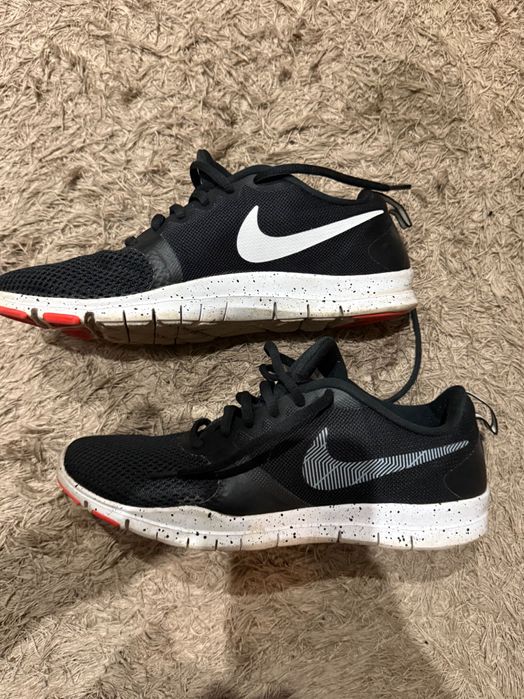 Маратонки Nike Flex Essential TR