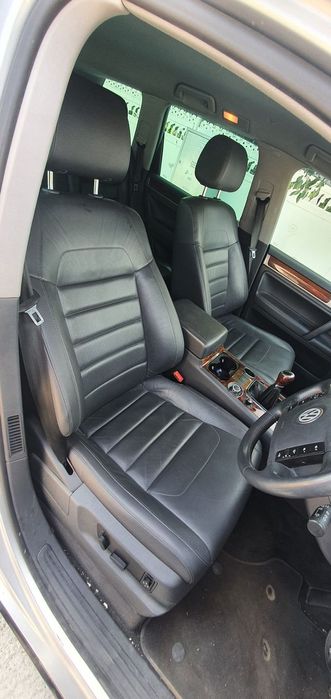 Dezmembrez Vw Touareg 2.5tdi an 2008 Facelift 128 kw 174 cp interior complet din piele neagra scaun sofer tapiterie banchete spate plafon palasolar furtun intercooler carcasa filtru aer debitmetru aer turbo turbina turbosuflanta dezmembrari piese auto