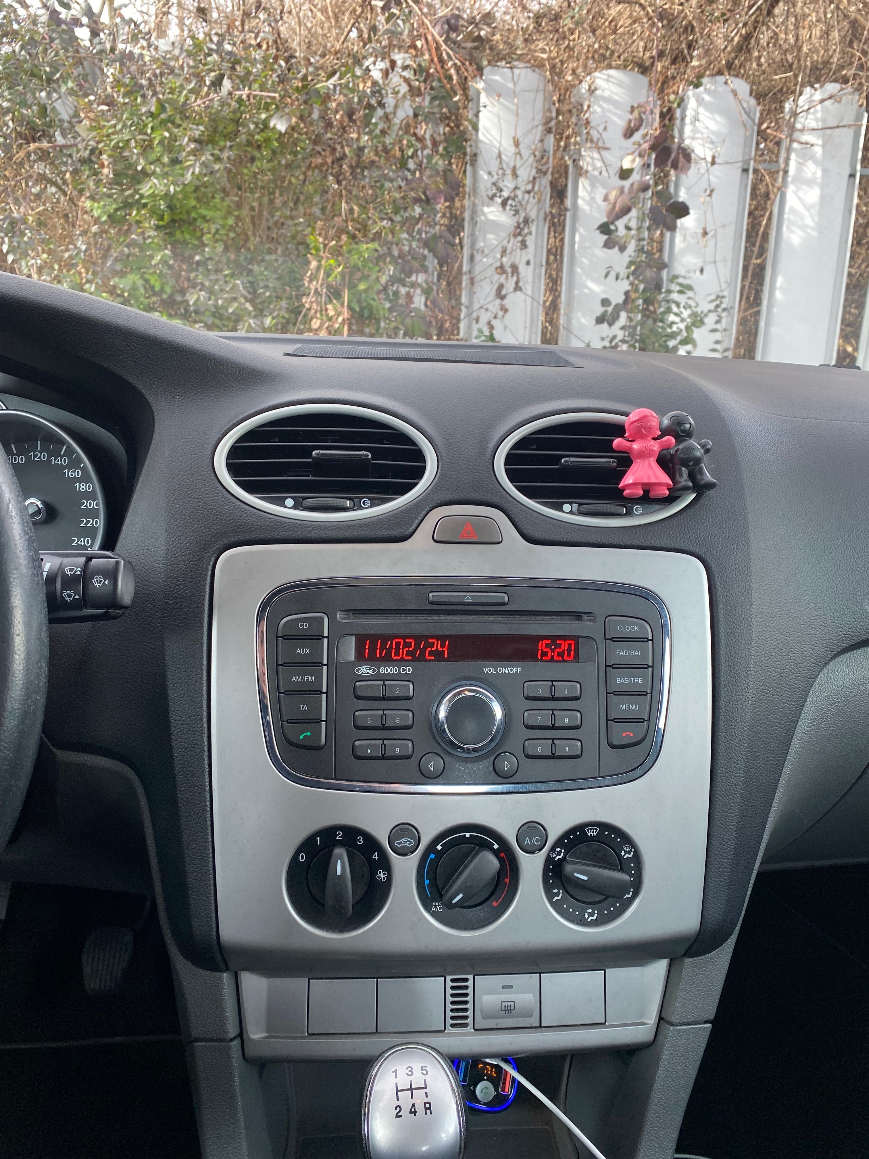 Продавам Ford Focus