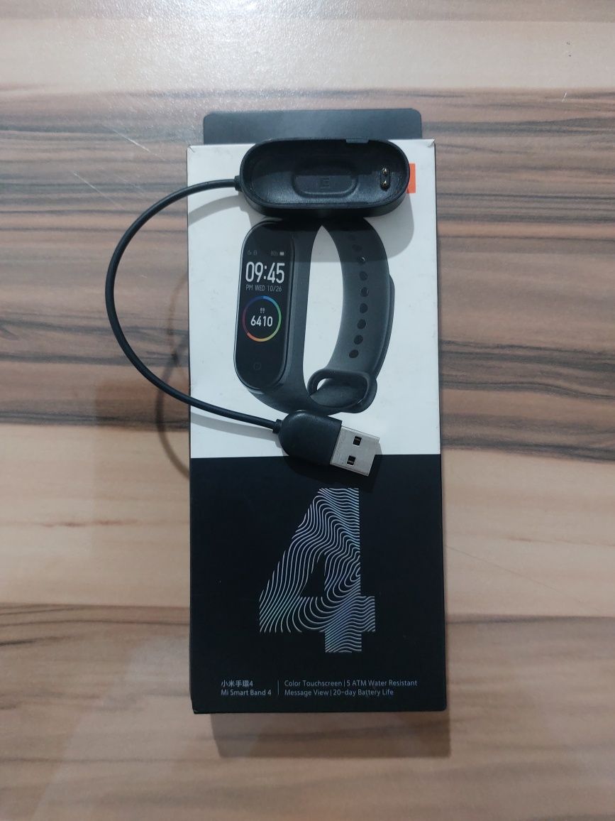 Продам зарядку на MI Smart Band 4