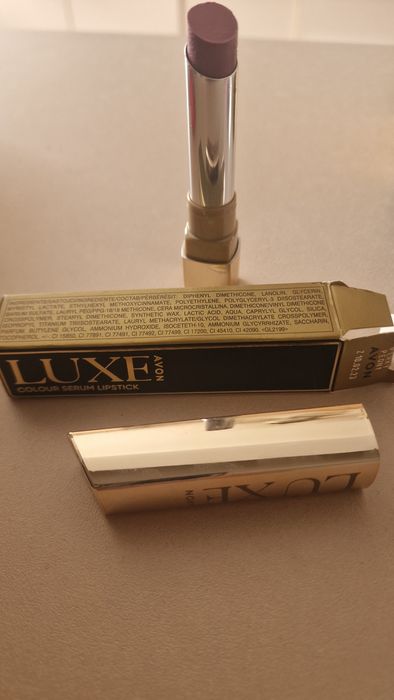 Vand ruj Avon Luxe