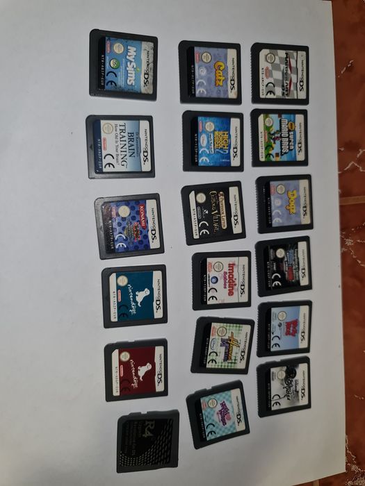 NINTENDO DSi cu jocuri si accessori