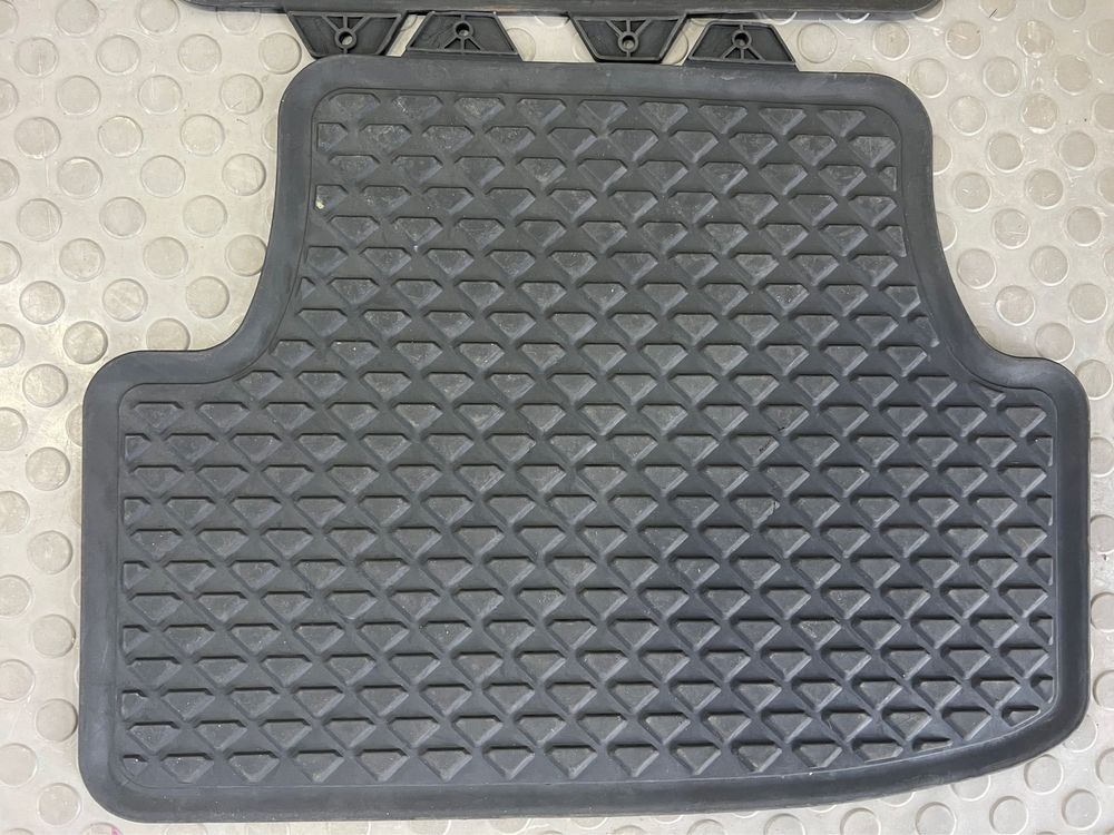 Set Presuri/Covorase ORIGINALE Fata-Spate Vw Golf 7