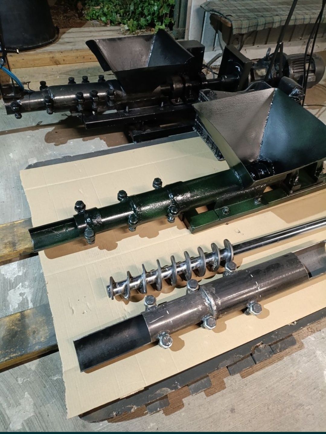 Presă de brichetat rumeguș cu cărbune lignit semiumed 15 kg/minut