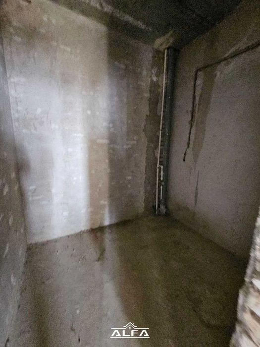 Buxoroda kvartira sotiladi 2 xonali 48m² 3-qavat.