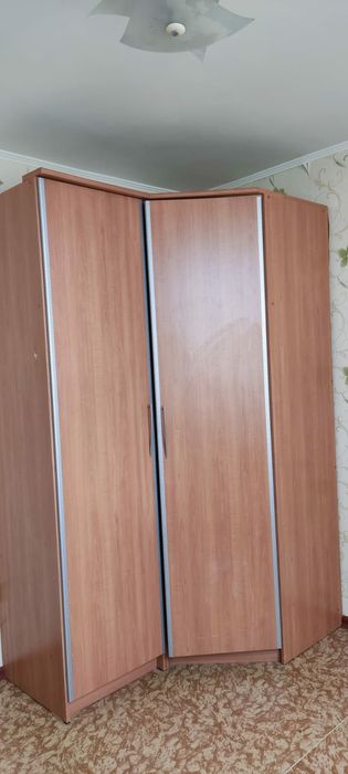 Продам шифонер срочно !