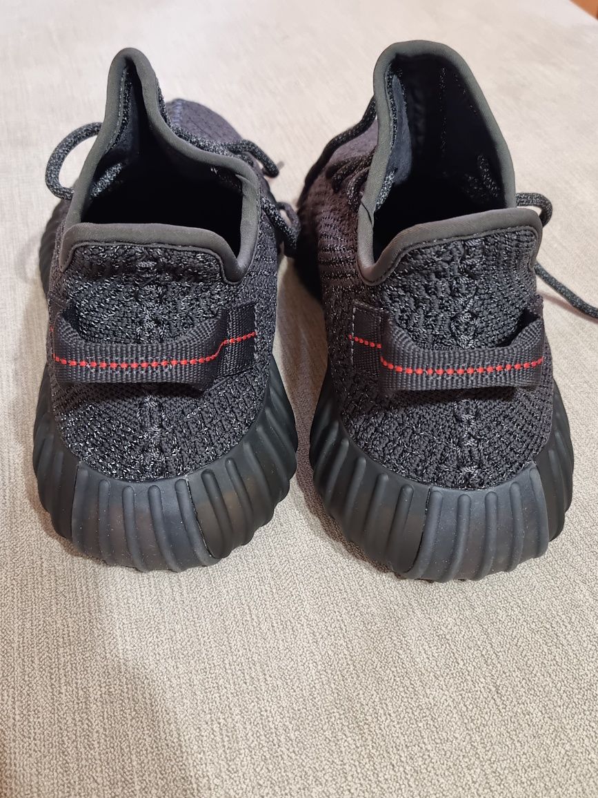 Adidas Yeezy Boost 350 V2
Static Black (Reflective)