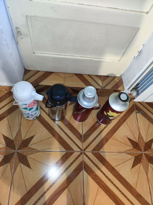 Vand  Termosuri Ieftine,  de 1,8-2 l ca in poze.