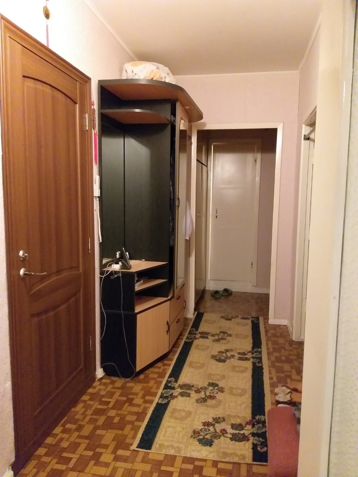 Продам квартиру 2 х комн в 6 микрорайоне 85 дом