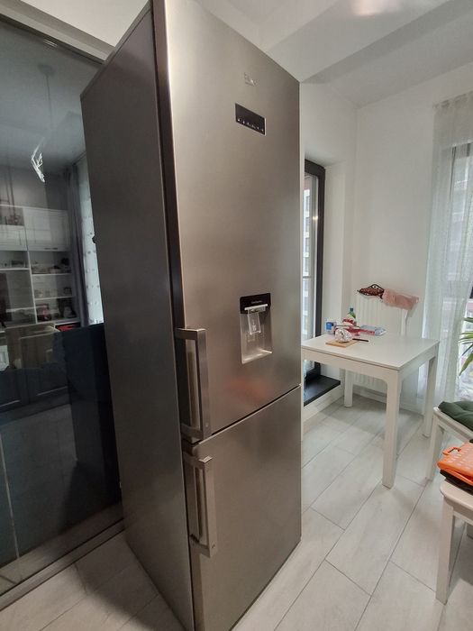 Vând combina frigorifica Beko