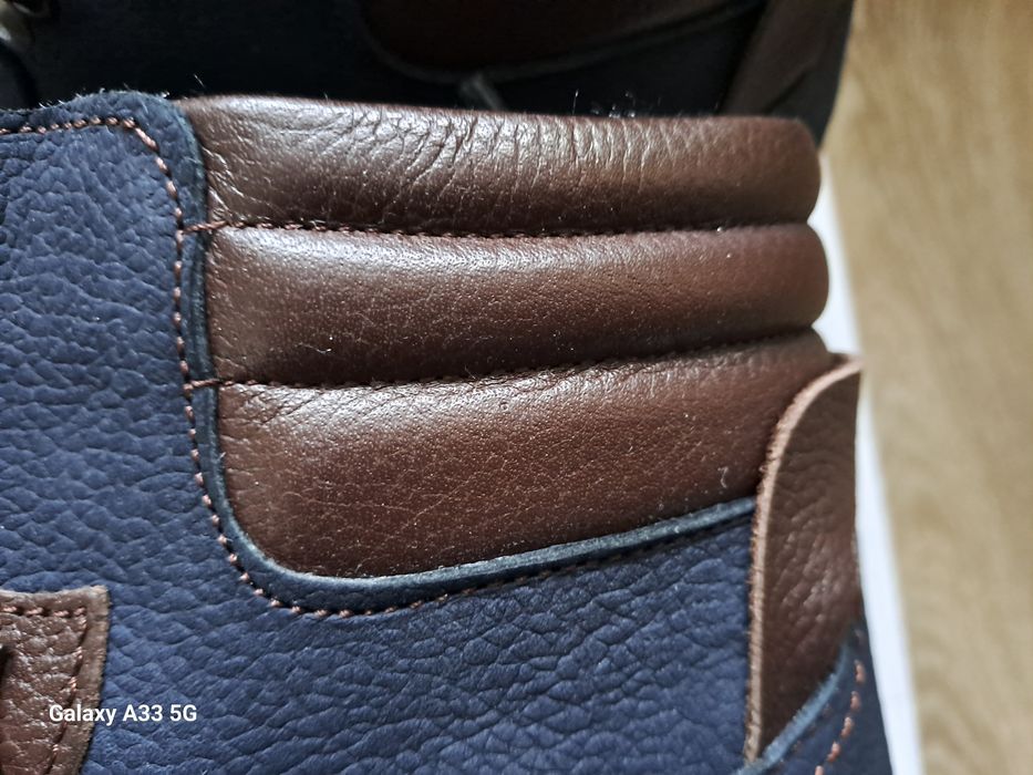 Vand ghete din piele naturala nabuc ( mată ) pentru bărbați.
Marime: 4