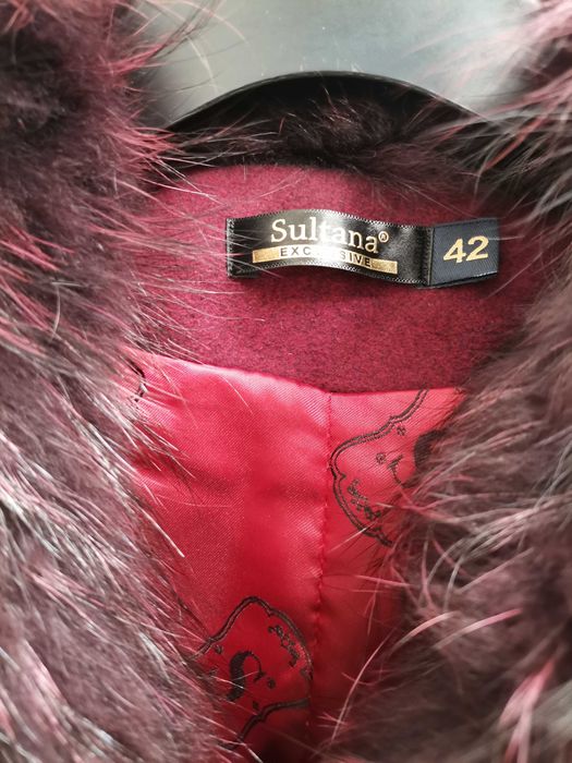 Кашмирено късо палто с яка естествен косъм ново без етикет