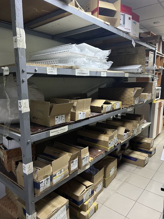 Продаються металлические стеллажи , для хранения товаров и пр.