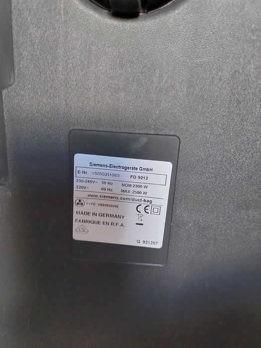 Aspirat Siemens 2500 wati cu sac si cutie ca nou.