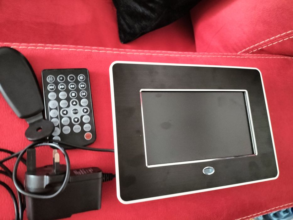 Ramă foto digitală nouă