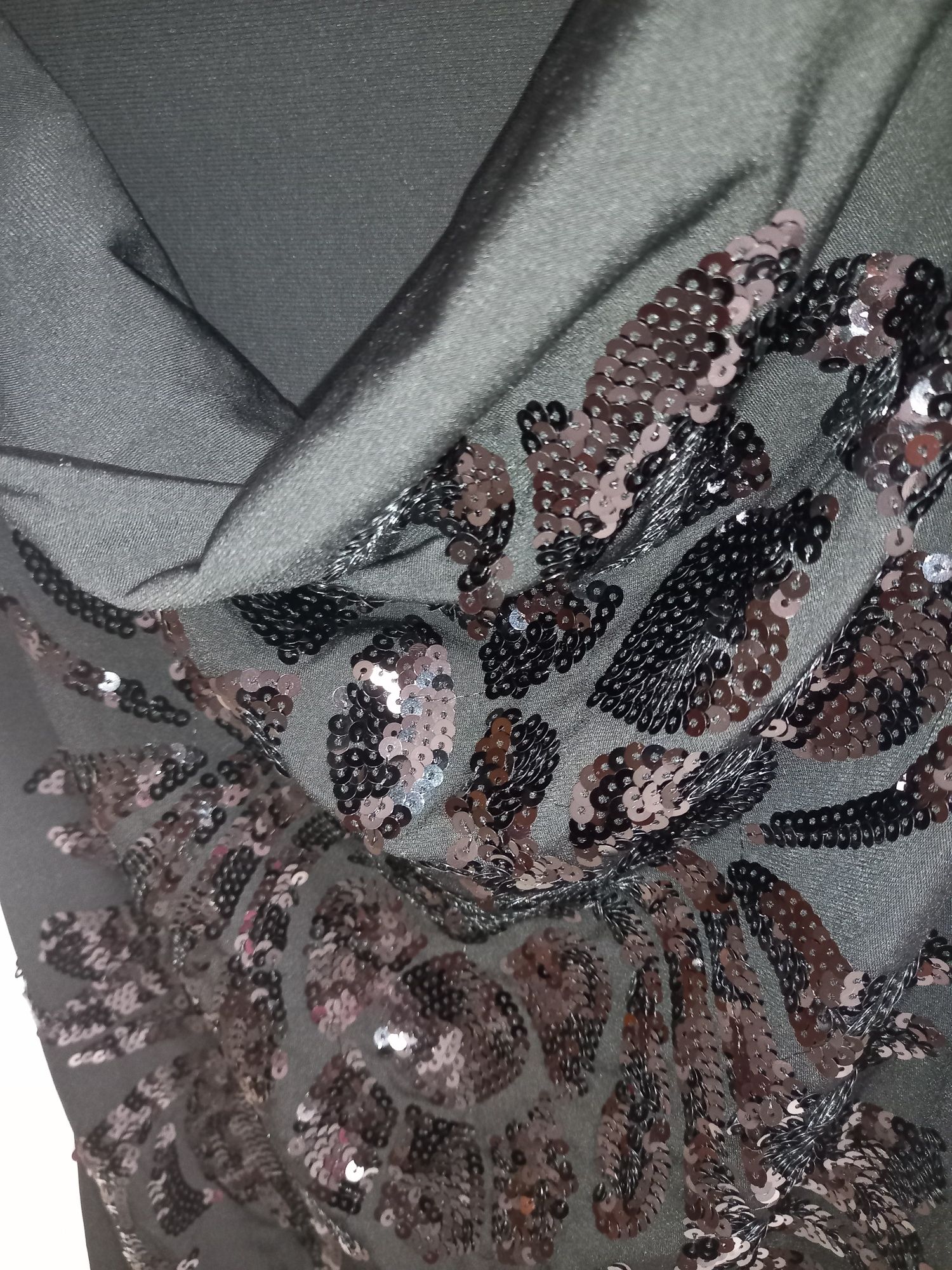 Top elegant cu paiete
