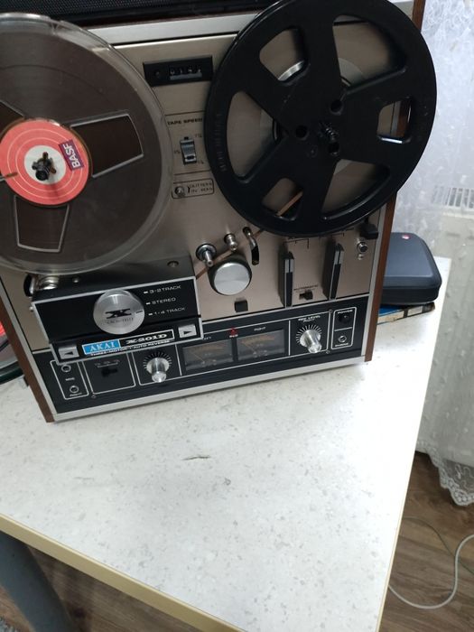 Casetofonul Solid State &Akai 201D