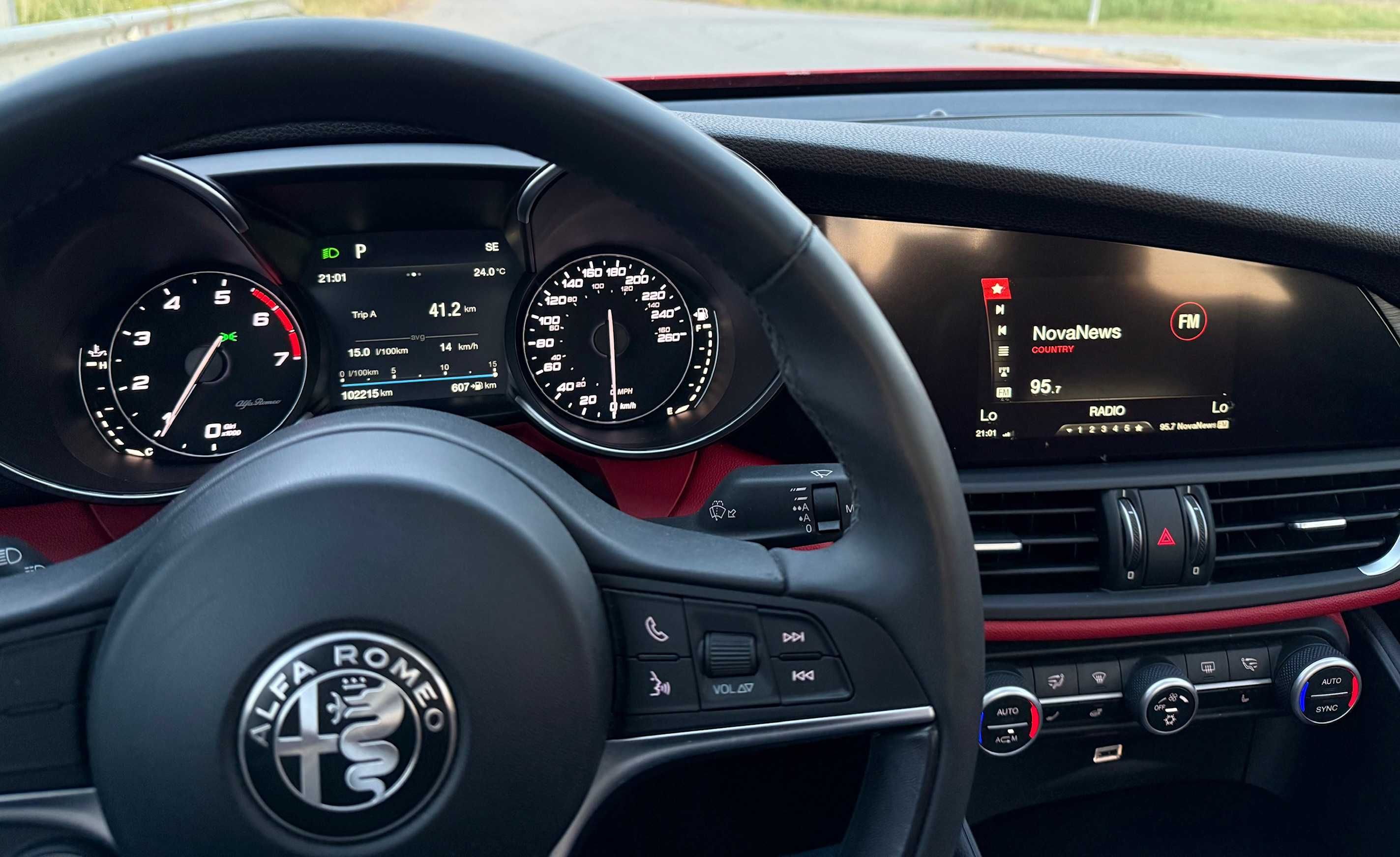 Alfa Romeo Giulia 2.0T Q4 AWD - отлично състояние