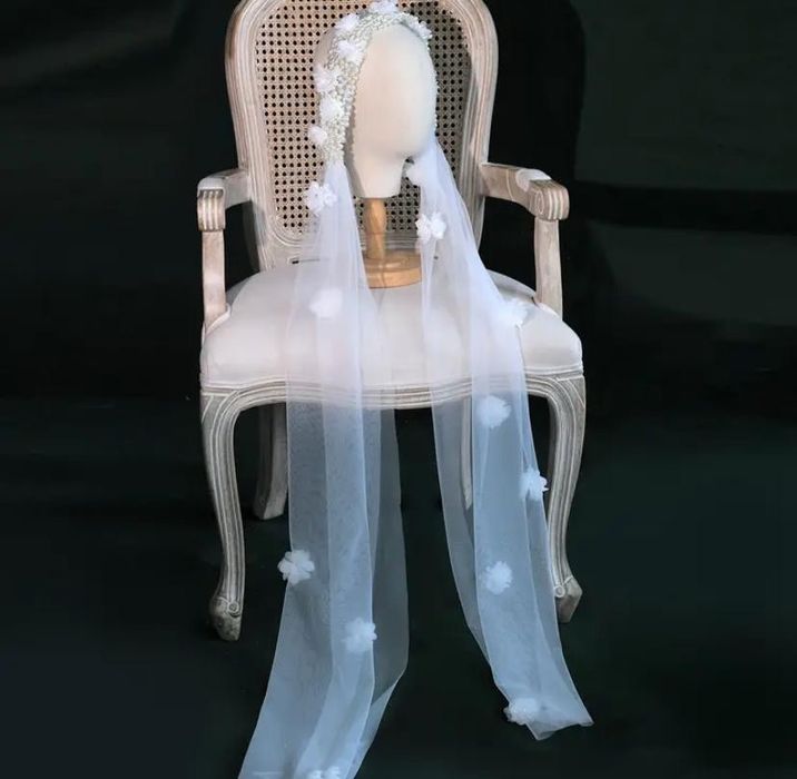 Esarfa dezgatit cu perle si flori